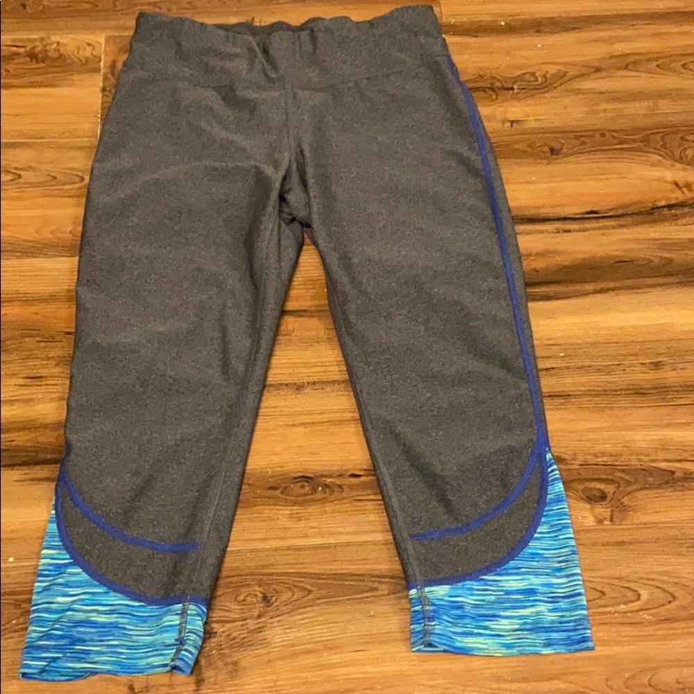 Grey cropped leggings